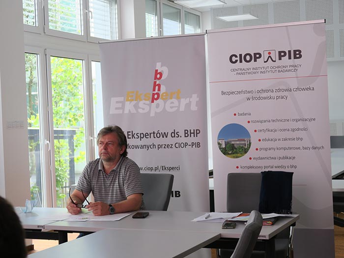 Webinarium szkoleniowe dla cz\u0142onk\u00F3w Sieci Ekspert\u00F3w ds. BHP pt. \u201EDo\u015Bwiadczenia cz\u0142onk\u00F3w Sieci Ekspert\u00F3w zwi\u0105zane z bezpiecznym post\u0119powaniem na stanowiskach pracy podczas pandemii COVID-19\u201D, 31 lipca 2020 r., CIOP-PIB, Warszawa